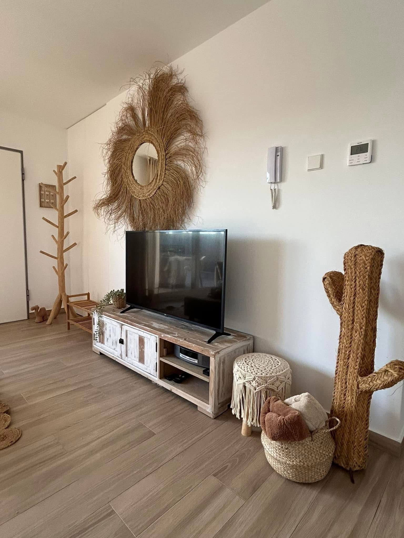 TV hoek woonkamer boho decor