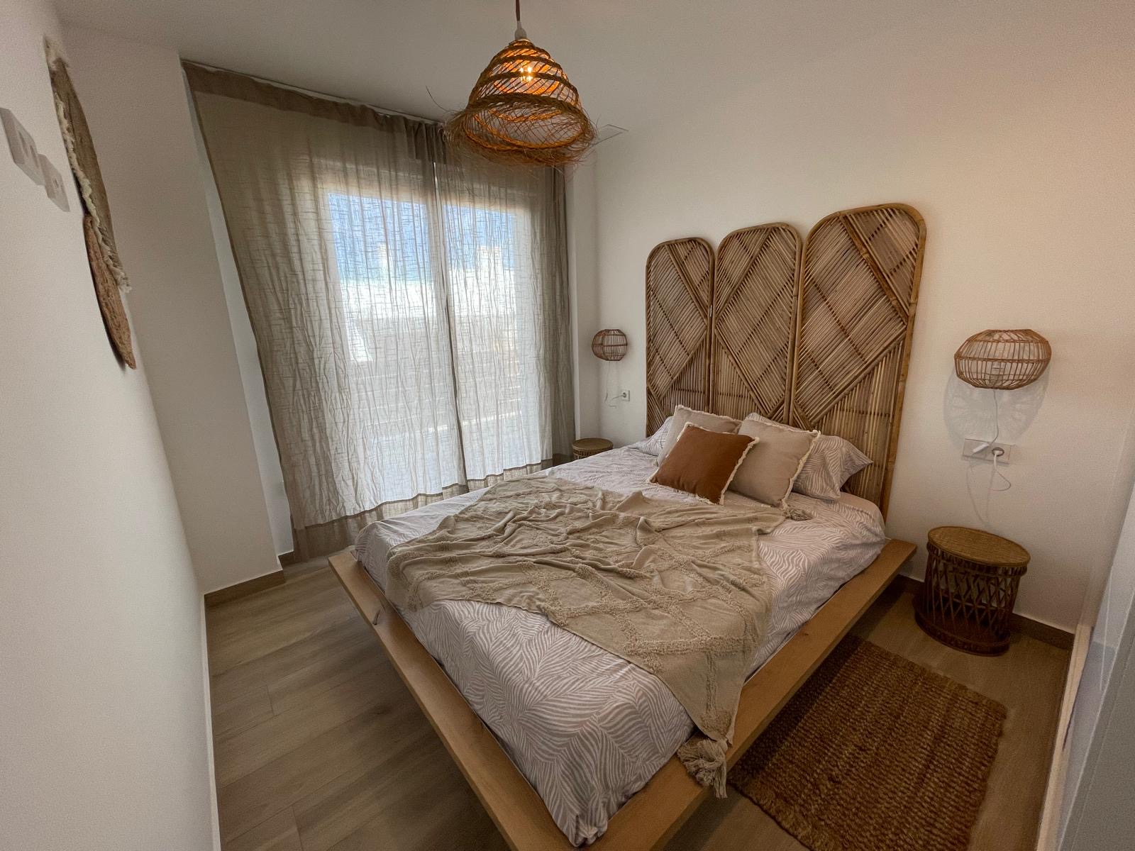 Slaapkamer 2 rotan hoofdeinde